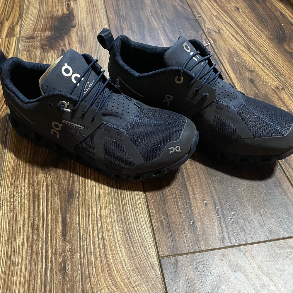 Brand new size 7 on cloud